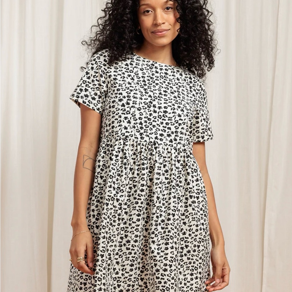 Tradlands Nico Black and White Petites Fleurs Women's Dress